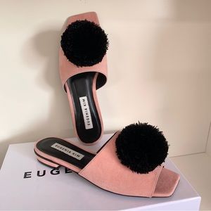 Ostrich Pom Pom slides